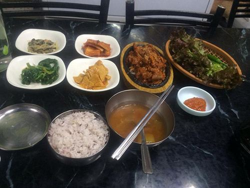 Spicy pork with lettuce