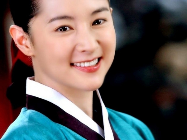 1 Lee Young Ae in Dae Jang Geum movie poster